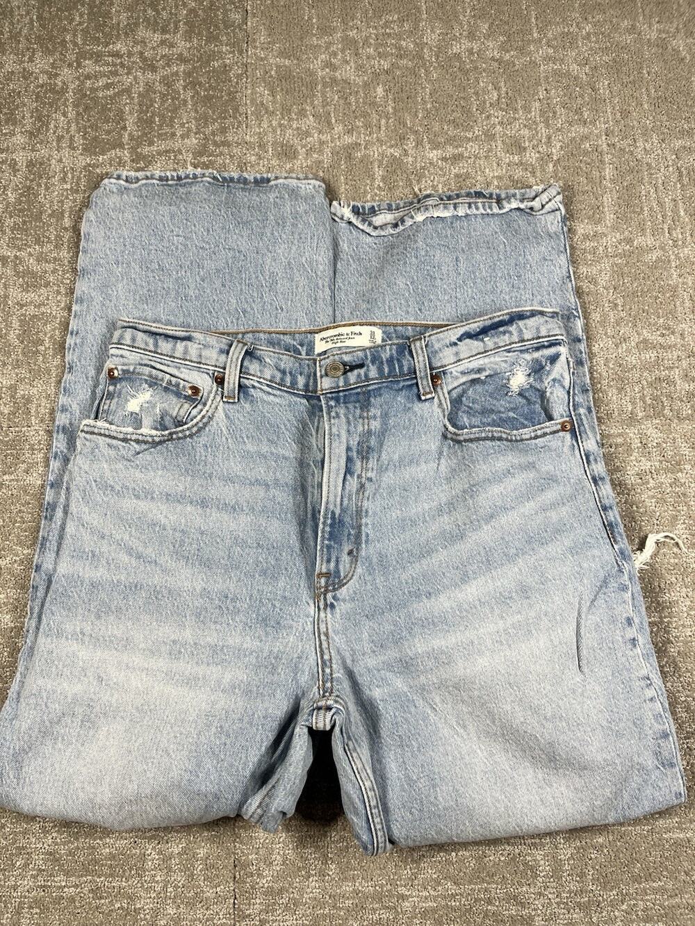 Abercrombie And Fitch The 90s Relaxed High Rise Distressed Jean Size 31/12s